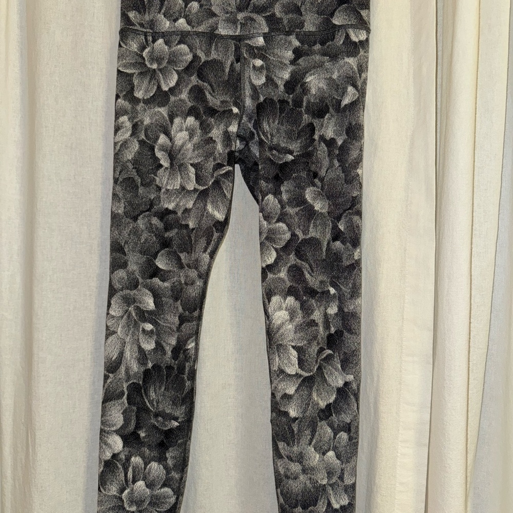 Athleta Elation Textured Tight  7/8- Legging Texture Elation